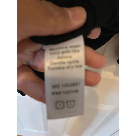 Michael Stars Andrea Pleat Sleeves Black Crop Top, size XL - Picture 11 of 13